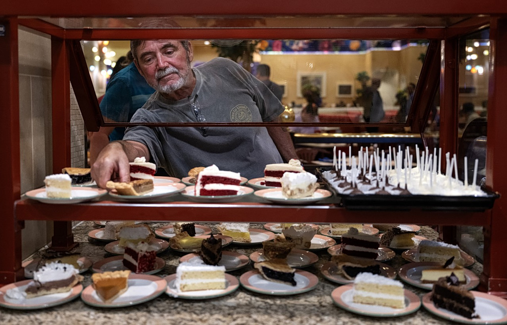 The Lonely Fight to Keep the Cheap Las Vegas Buffet Alive