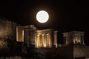 Archaeological Sites Across Greece to Open for August Full Moon