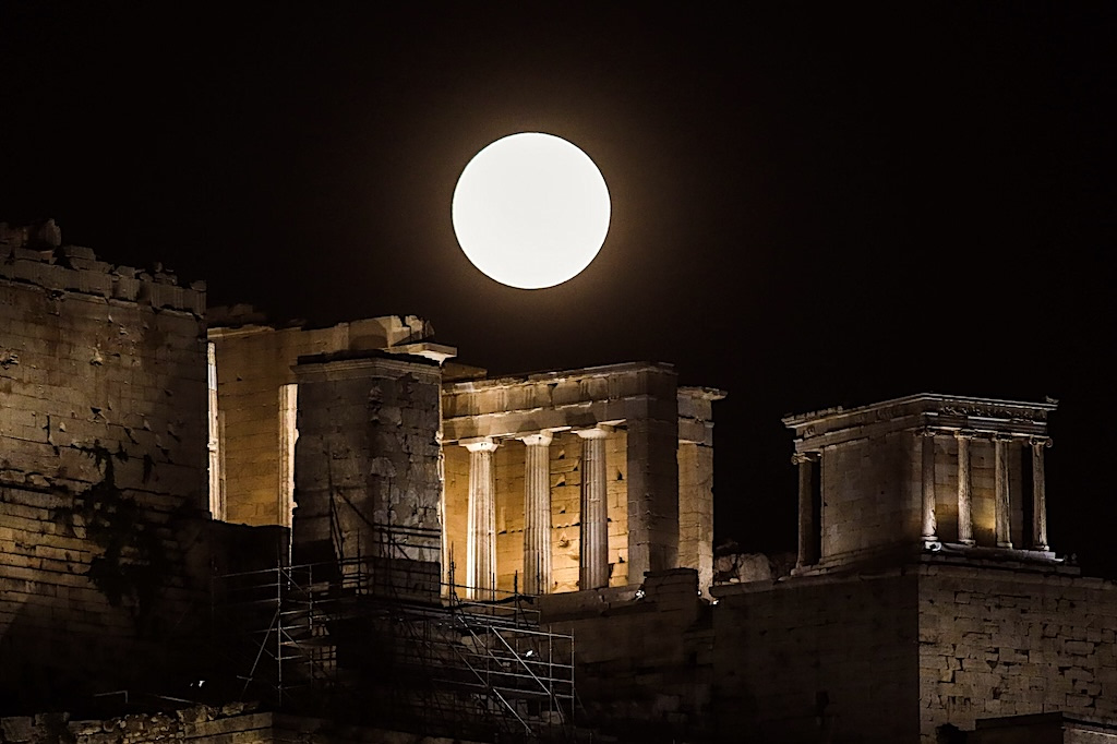 Archaeological Sites Across Greece to Open for August Full Moon