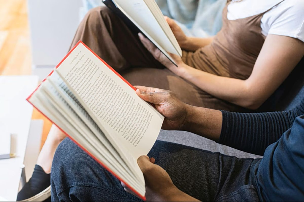 Greeks Keep Turning the Pages as Library Borrowing Rises
