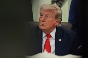 Trump Threatens to Halt Trade Unless Fed Cuts Rates