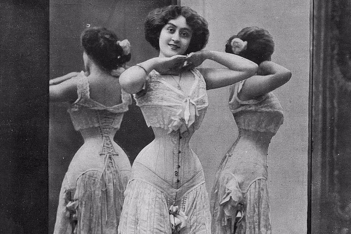 Deadly Corsets and Poisonous Dresses. Fashion’s Darkest Trends
