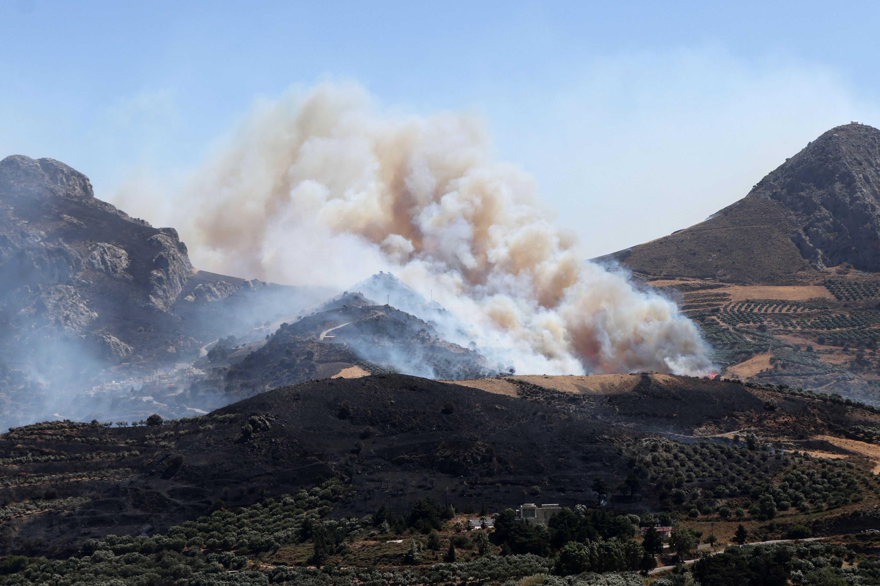 Athens Wildfire: Aircraft Battle Blaze, Areas Evacuated