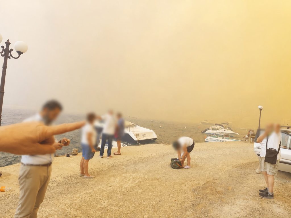 Wildfire in Boeotia Triggers Sea Evacuation Operation