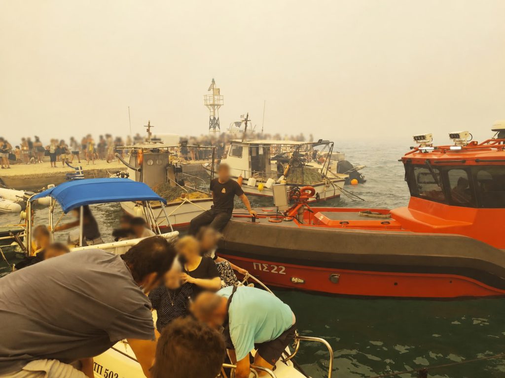 Wildfire in Boeotia Triggers Sea Evacuation Operation