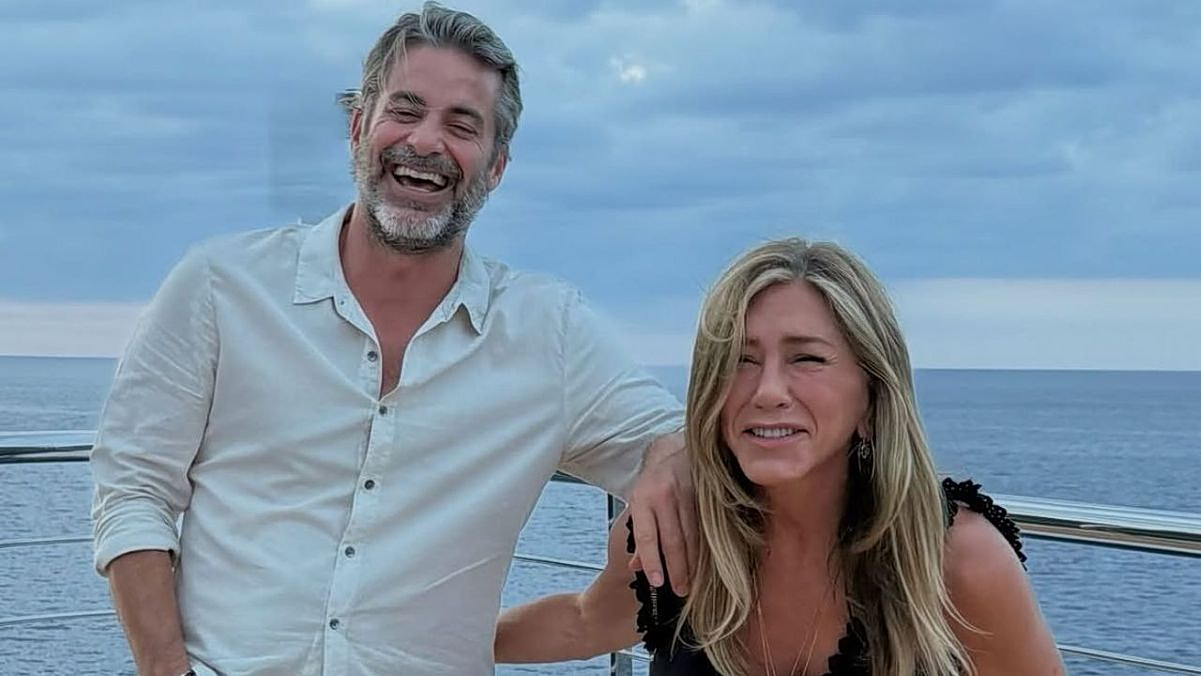 Jennifer Aniston Finds Mediterranean Escape and Romance in Mallorca