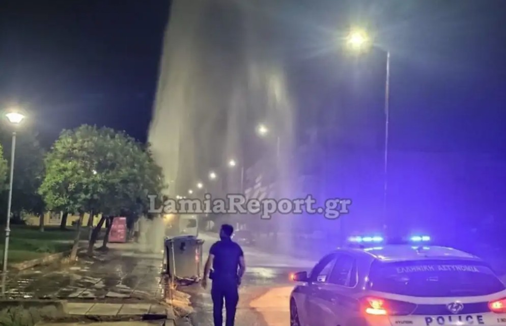 Van Hits Fire Hydrant, Sending Water 8 Meters Into Air