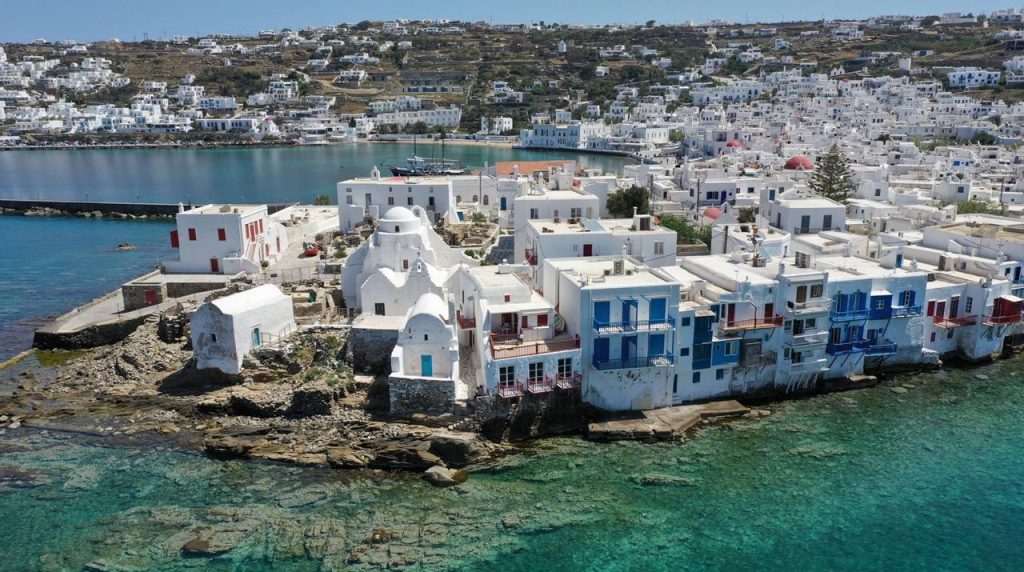 Mykonos Driver Accused of Stealing €75,000 Rolex and Bag