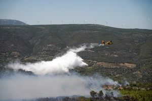 Canadair 515 Fireghting Aircraft Coming to Greeve (video)