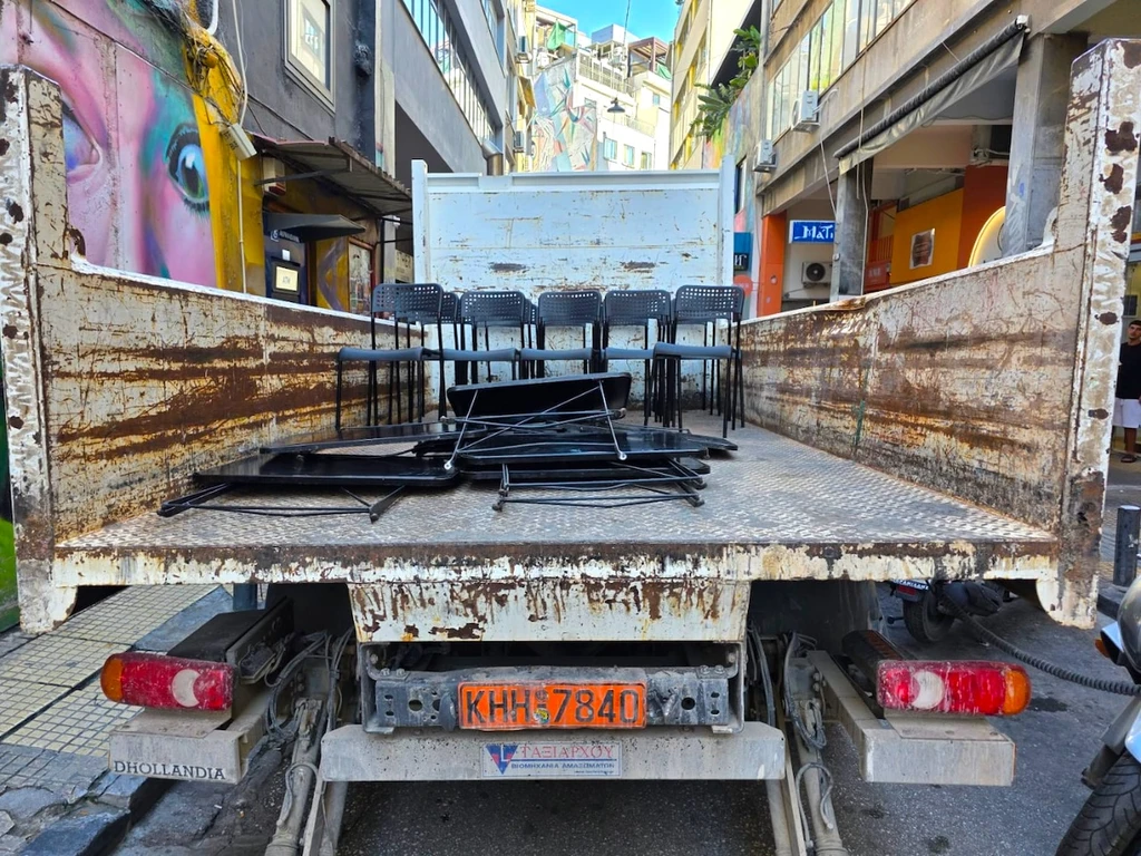 Athens Authorities Removing Tables and Chairs from Public Spaces