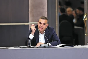 Tsipras: Corruption and High Prices Are ‘Twin Siblings’