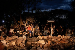 ‘It Was Terrifying’: Greeks Recall Colombia’s 7.4 Quake