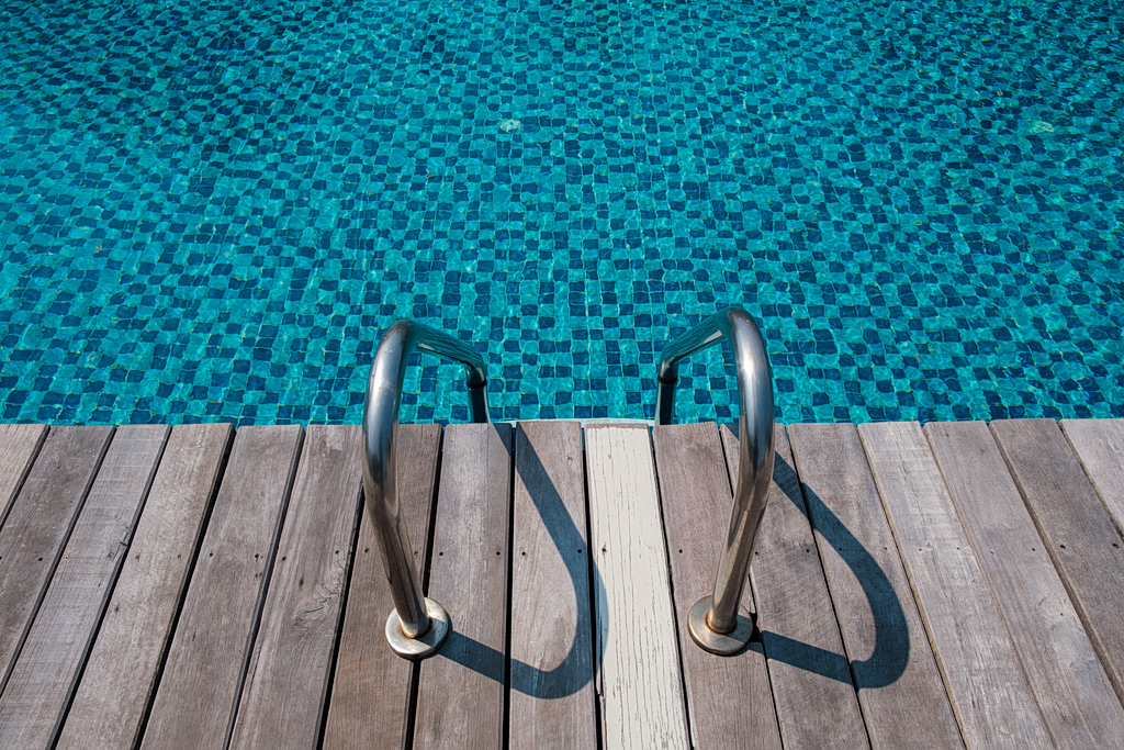 Paros Pool Death Raises Questions About Child Supervision