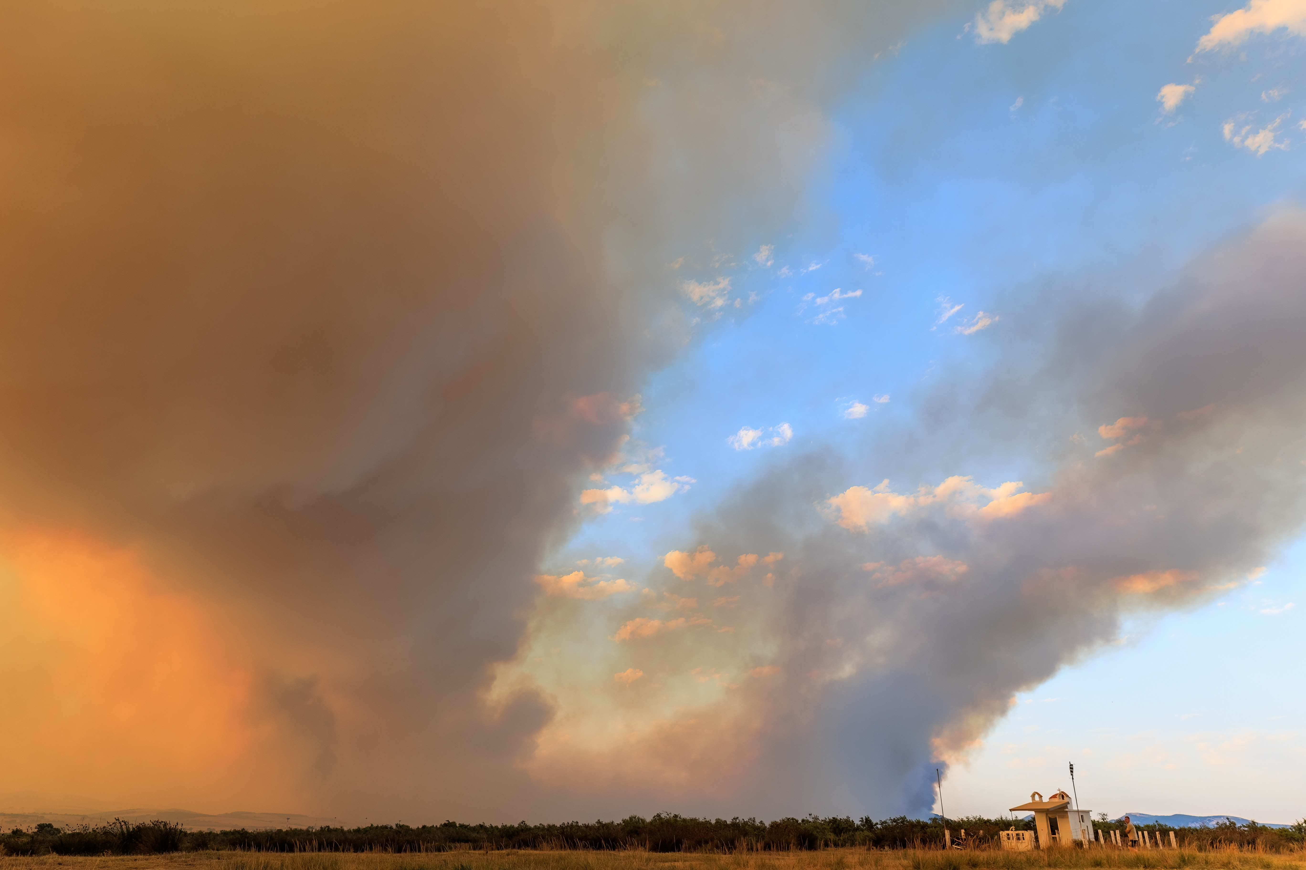 Greece Faces Extreme Fire Risk as Winds Top 100 km/h