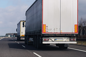 Truck Nearly Hits Motorcyclist in Dangerous Passing Maneuver