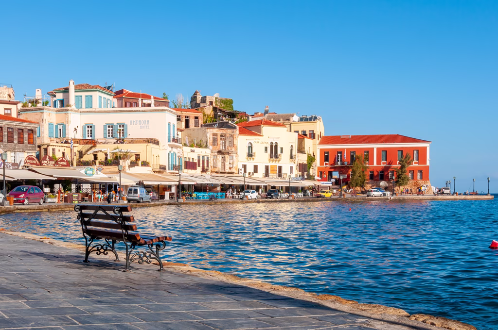 85-Year-Old Robbed and Injured at His Home in Chania