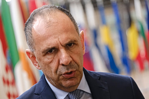 Greece, Iran Discuss Hormuz Strait in Foreign Ministers’ Call