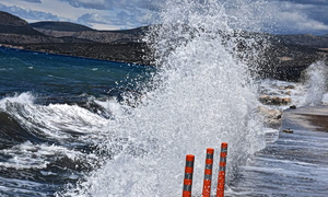 Strong Winds Disrupt Peak Aug. 15 Travel Exodus
