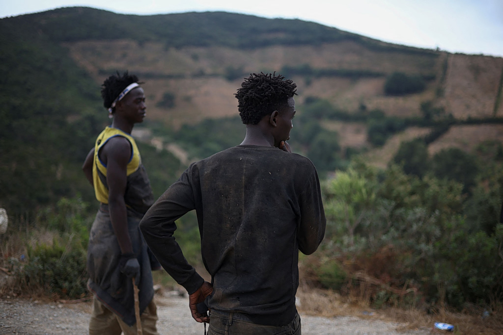 Hundreds of Migrants Protest in Spain's Ceuta, Seek Asylum