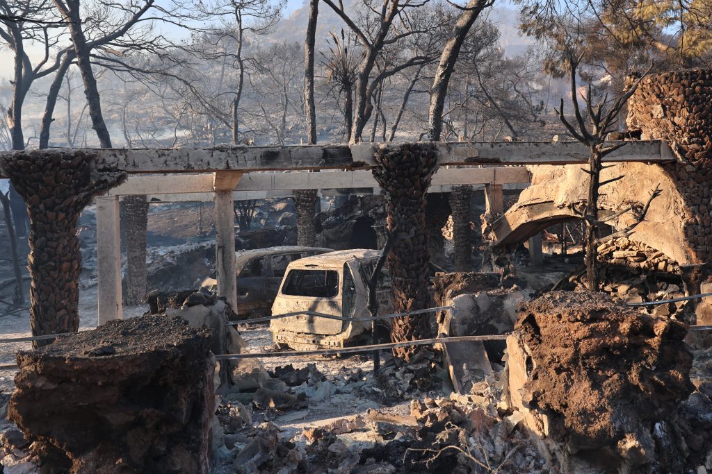 Salamina Wildfires: Victims Tried to Escape Through Ravine