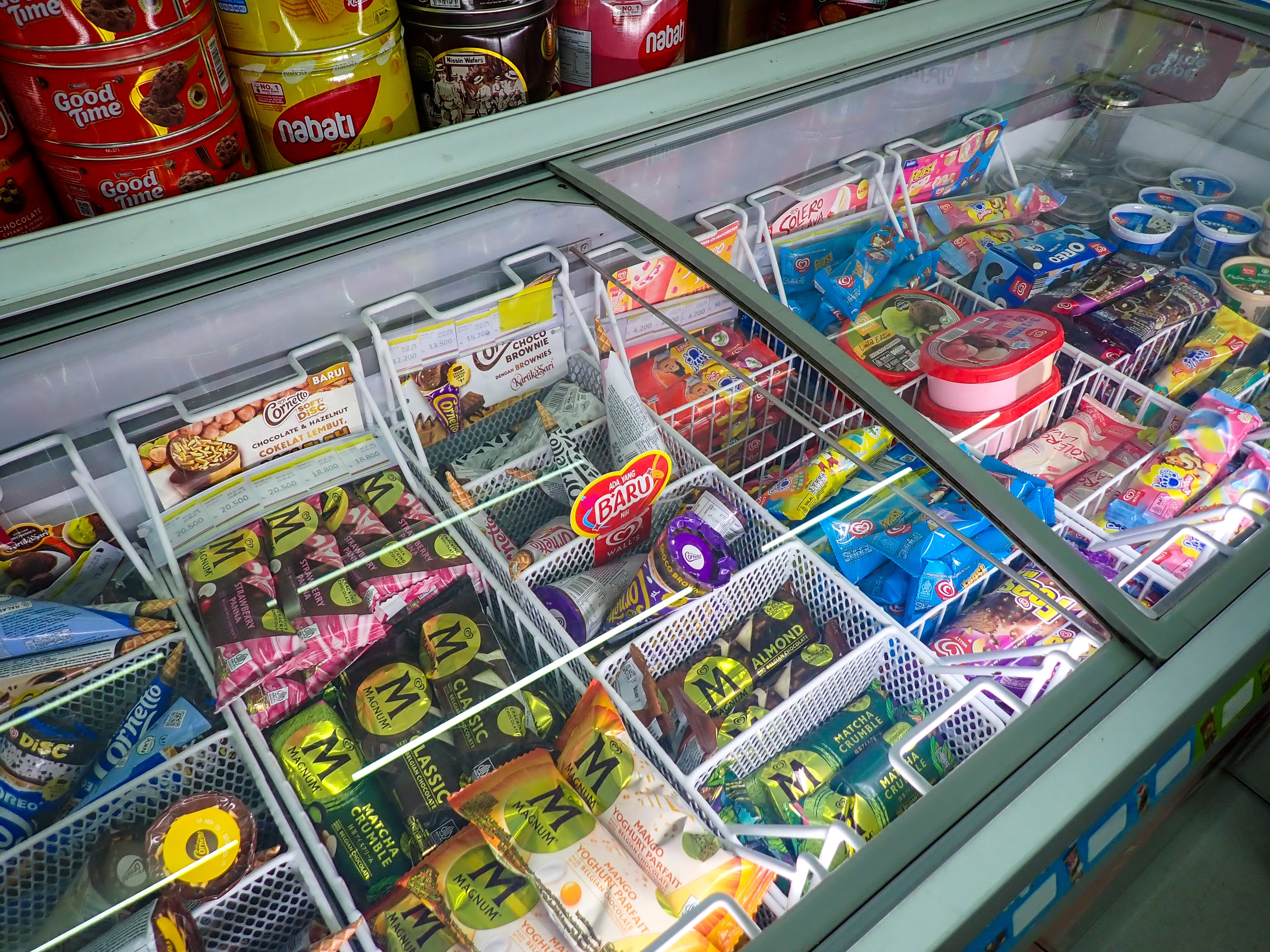 Thessaloniki Couple Arrested After Stealing 120 Ice Creams