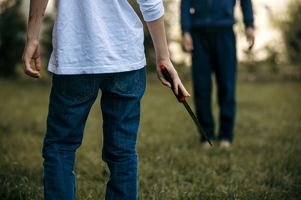 23-Year-Old Attacks 18-Year-Old With Knife in Athens Suburb