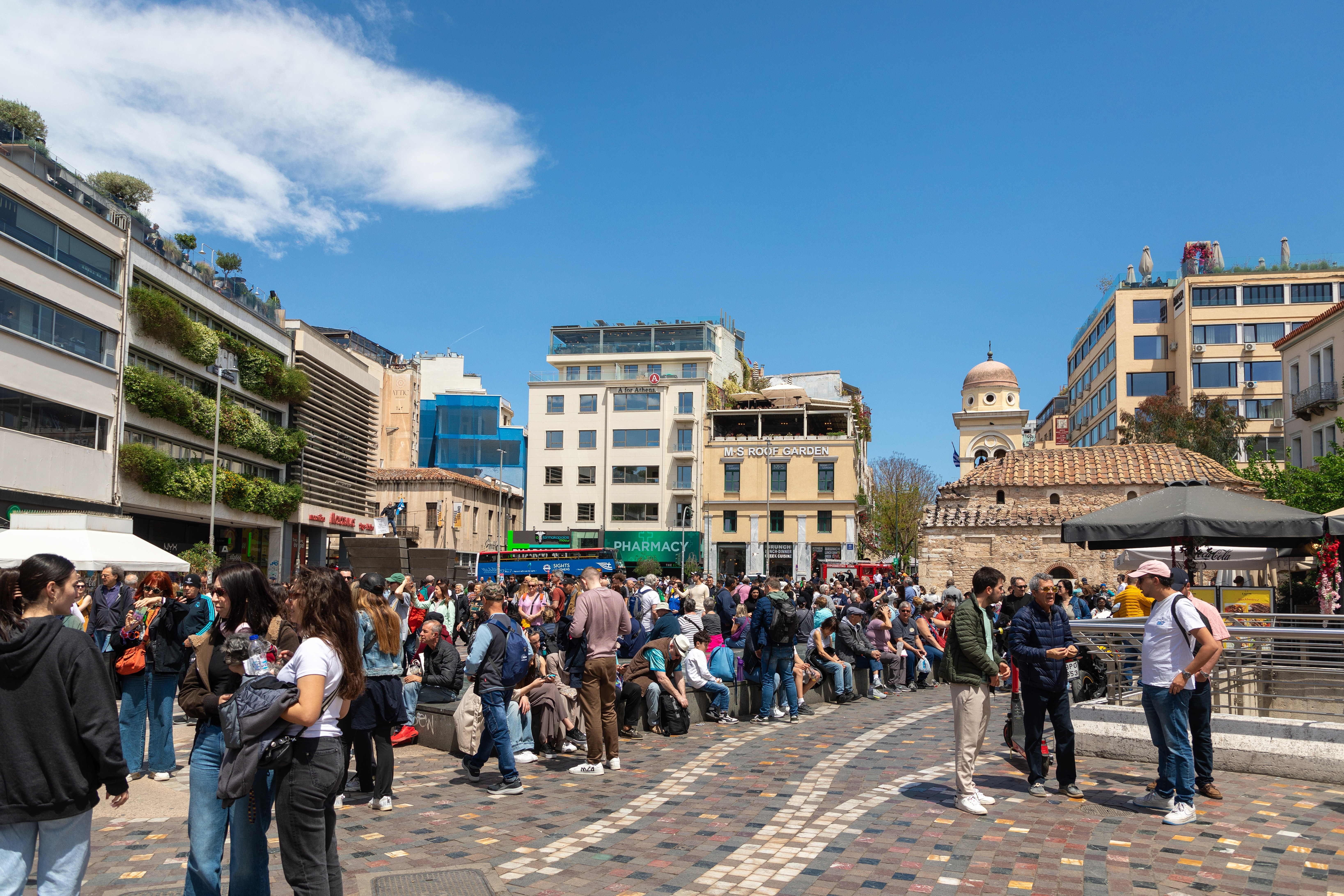 Greece’s Tourism Boom Isn’t Translating Into More Spending