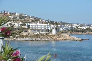 Tourists Injured by Speedboat Waves on Paros