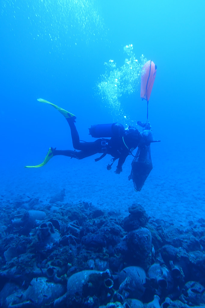 Ancient Shipwreck in Andros Holds 650 Amphorae