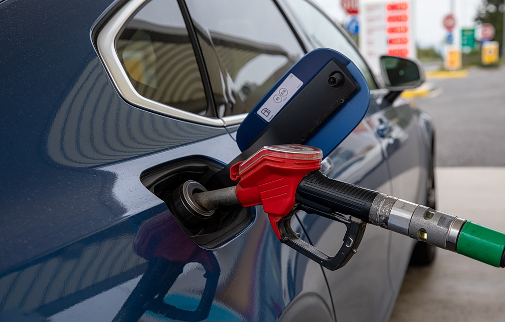 Diesel Tops €2 a Liter as Government Weighs Fuel Pass Extension