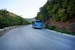Tourist Bus Makes Dangerous Overtaking Maneuver on Lefkada Bridge