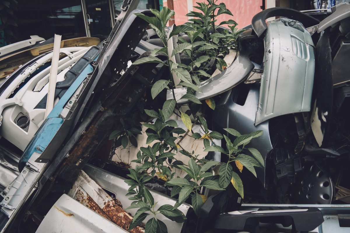 Balcony Collapses Onto Parked Car in Thessaloniki