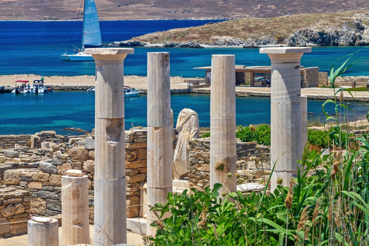 How Delos Became the Center of a Sea of Memories