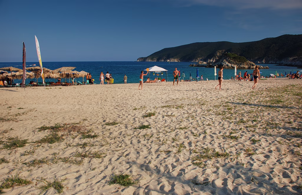 Halkidiki Intensifies Crack Down on Illegal Beach Equipment