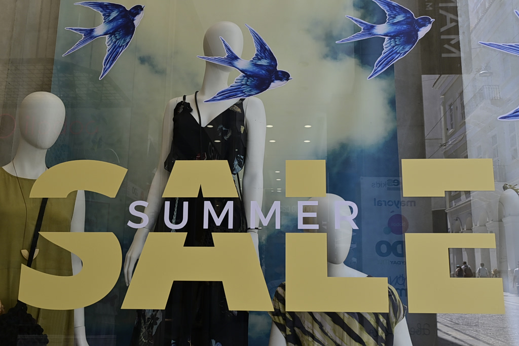 Summer Sales End Monday 31: What Shoppers Should Know