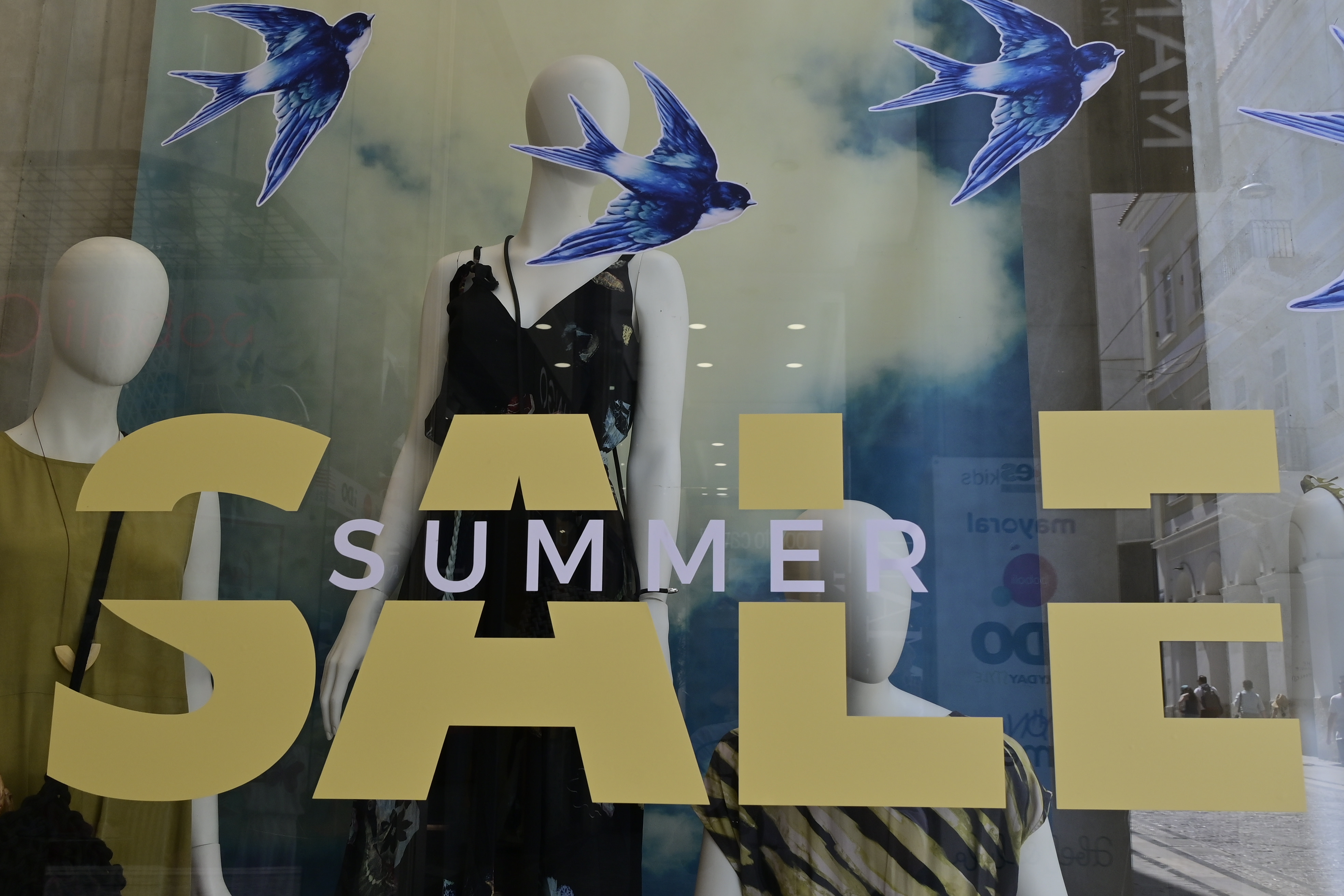Summer Sales End Monday 31: What Shoppers Should Know