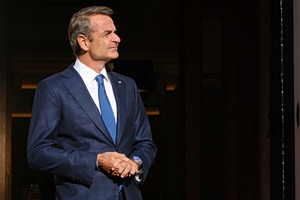 Mitsotakis Signals Greece’s Next Moves on Economy and Turkey