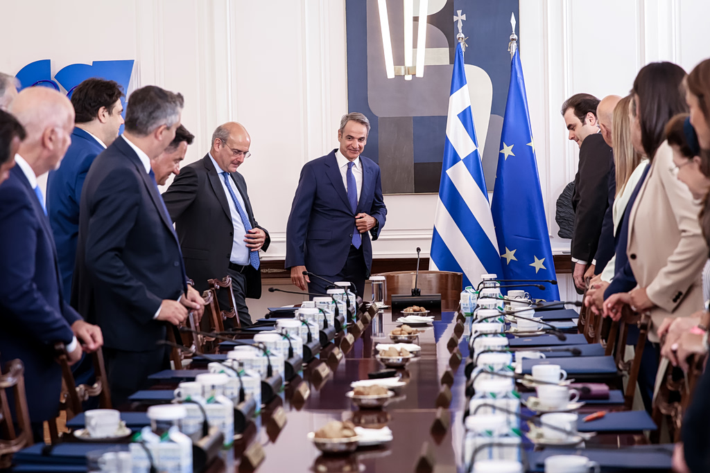 Mitsotakis Announces Price Cuts Starting September 1