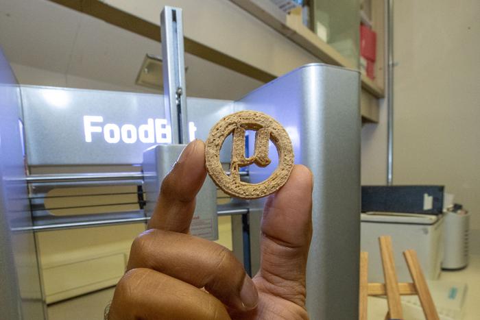 New Tech Turns Plastic Bottles And Straw Into Vanilla Cookies