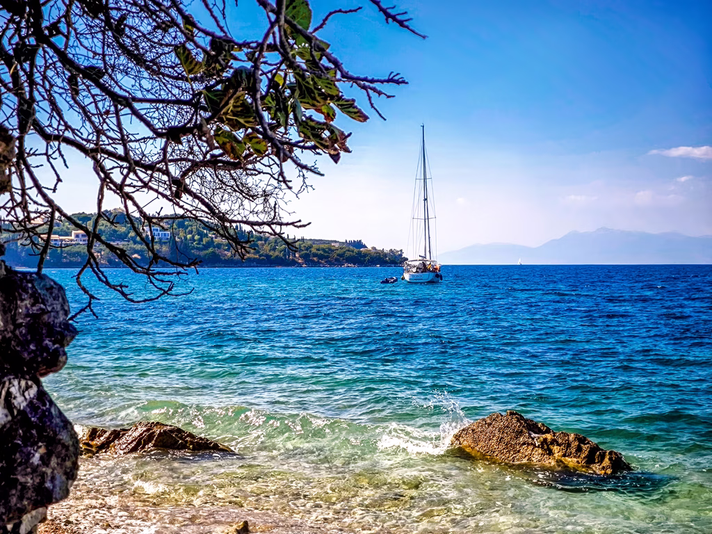 Halkidiki Removes Illegal Beach Equipment…. Again