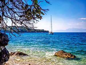 Halkidiki Removes Illegal Beach Equipment…. Again