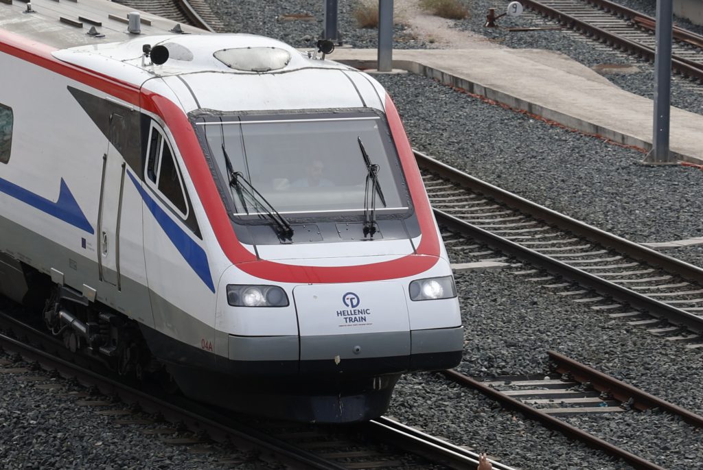 Hellenic Train Gradually Restores Athens Commuter Rail