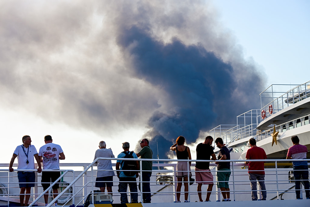 Greece Battles 39 Wildfires as Key Fronts Remain Active