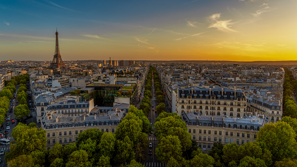 French Travel Bookings Drop 8% for Summer 2026