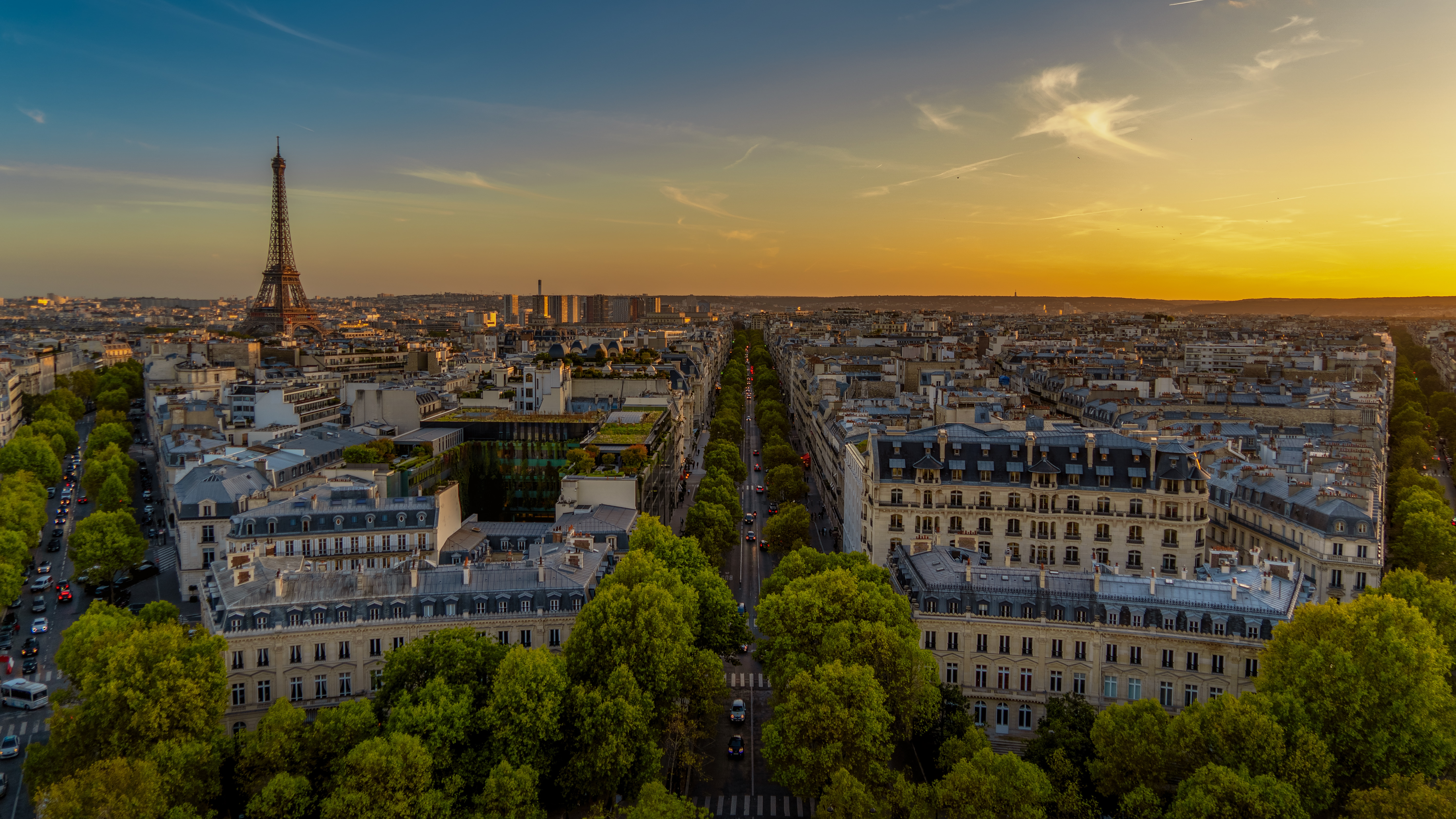 French Travel Bookings Drop 8% for Summer 2026