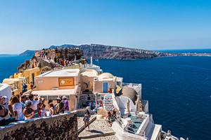 Tourism: Greece Outpaces Mediterranean Rivals