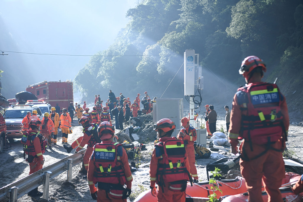 Rescuers Race to Find Thousands Missing After Glacier Collapse