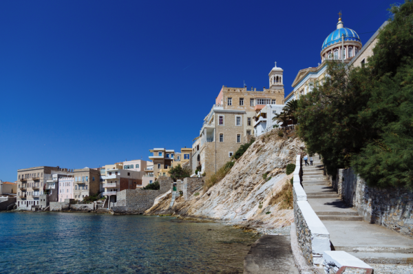 Syros Lauded by Two Major Italian Publications