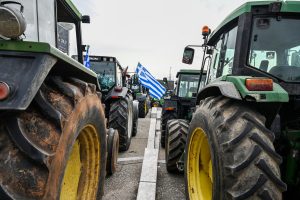Farmers Plan Tractor ‘Invasion’ Of Thessaloniki’s White Tower