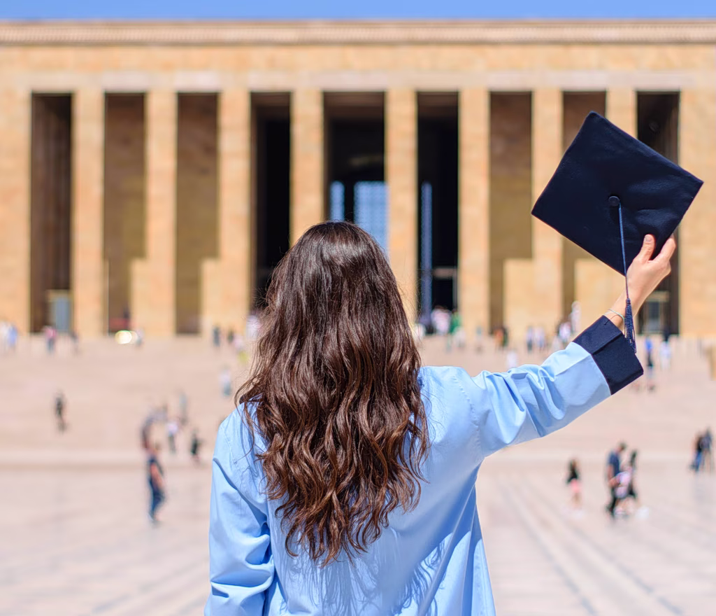 Greece Trails EU-27, Eurozone on Youth With University Degrees